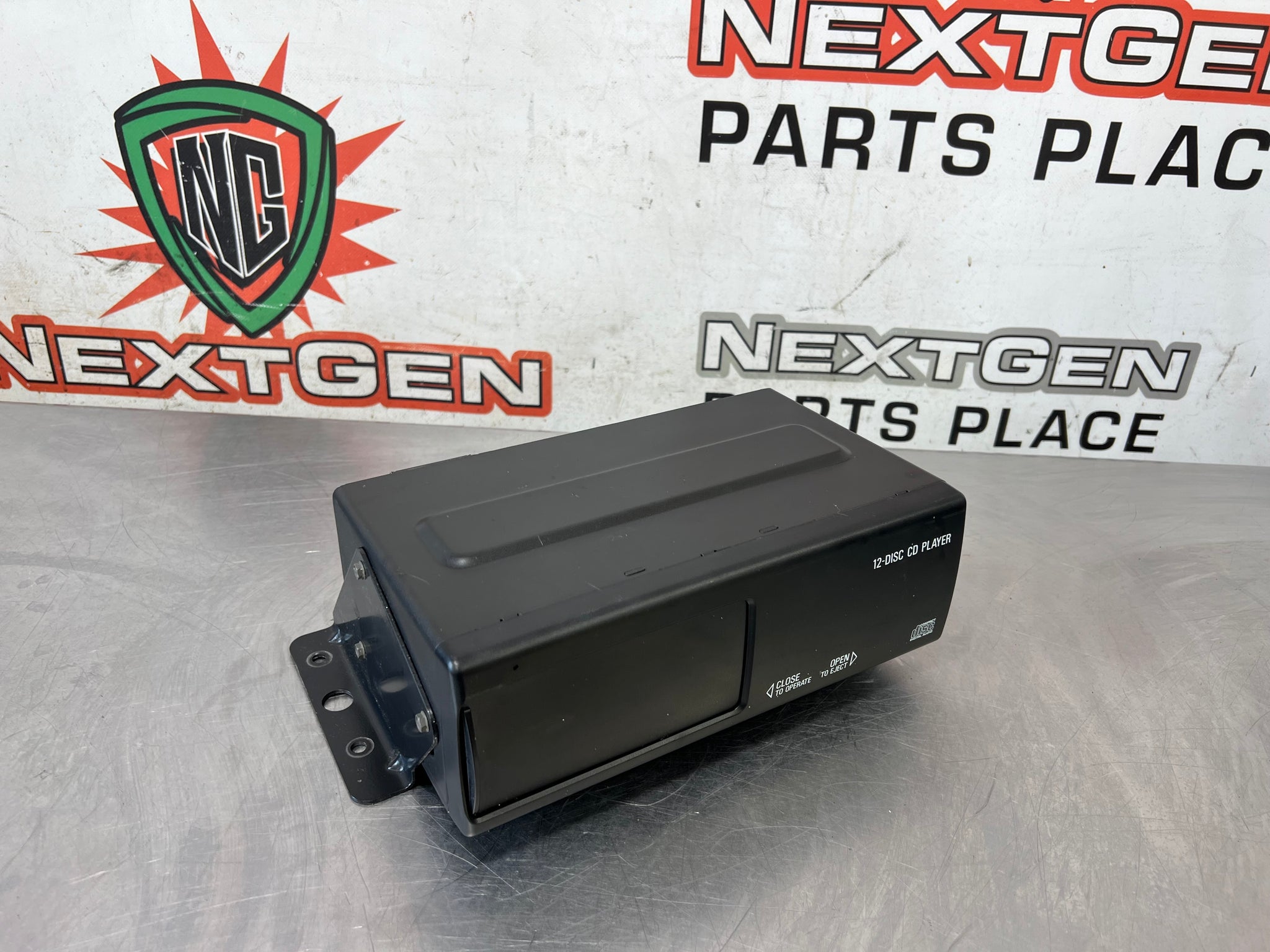 97-04 C5 CORVETTE 12 DISC CD CHANGER PLAYER 25685332 OEM #708