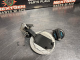 08 - 09 PONTIAC G8 FUEL DOOR GAS CAP COVER LID ASSEMBLY SILVER OEM 92213014 #825