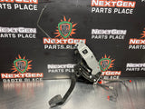 2011 CAMARO SS CLUTCH PEDAL WITH BRACKET/ LINE OEM 92233497 #951