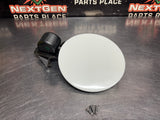 08 - 09 PONTIAC G8 GT FUEL DOOR GAS CAP COVER LID ASSEMBLY WHITE 92213014 #1423