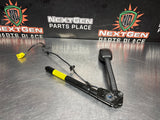 2005 C6 CORVETTE RH PASSENGER SIDE SEAT BUCKLE PRE TENSIONER OEM #1110