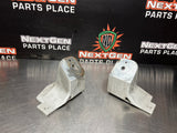 97-04 C5 CORVETTE MOTOR MOUNT BRACKETS 10260642 10260643 #797