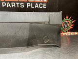 05-13 C6 CORVETTE AIR INTAKE CLEANER SPLASH SHIELD 10381295 #1194