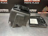 2005 SILVERADO 2500 6.6 FUSE BOX COVER/LID 15259528 AND BRACKET OEM #1064