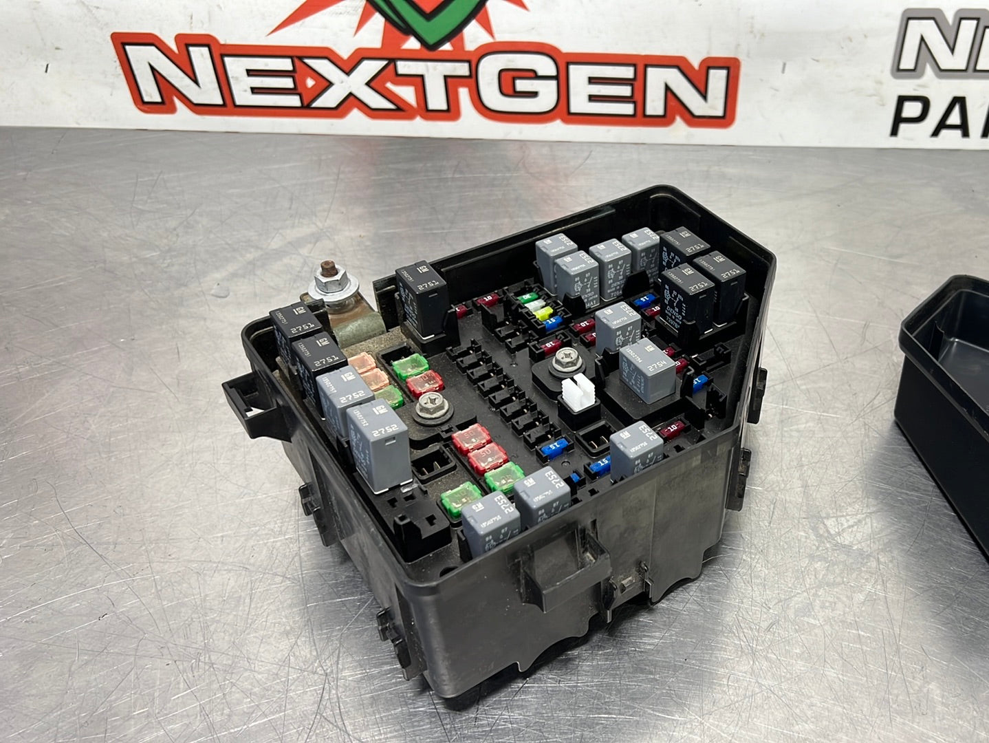 08 - 09 PONTIAC G8 GT FUSE BOX OEM 92202583 #307 – NextGenPartsPlace