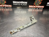 04-06 GTO FRONT LEFT BUMPER GUIDE BRACKET OEM 92048615 #1269