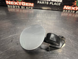 08 - 09 PONTIAC G8 FUEL DOOR GAS CAP COVER LID ASSEMBLY SILVER OEM 92213014 #825