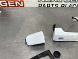 2019 CAMARO SS LH DRIVER SIDE DOOR HANDLE WHITE OEM #583