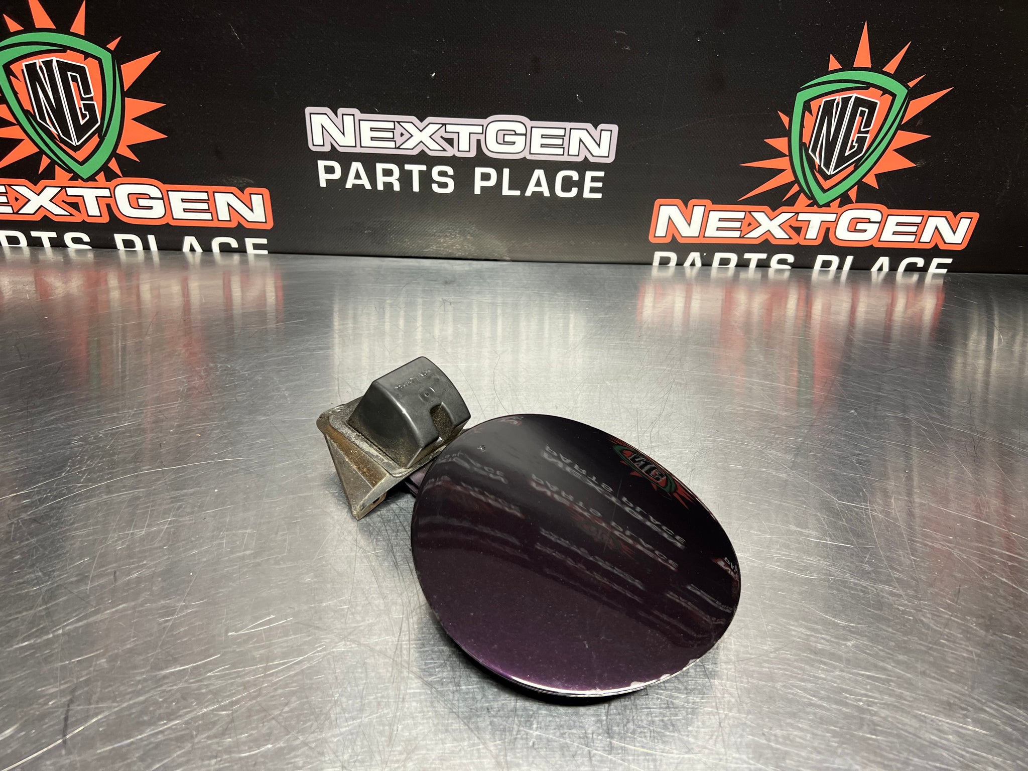 2004 PONTIAC GTO FUEL GAS DOOR ASSEMBLY COSMOS PURPLE OEM 92119899