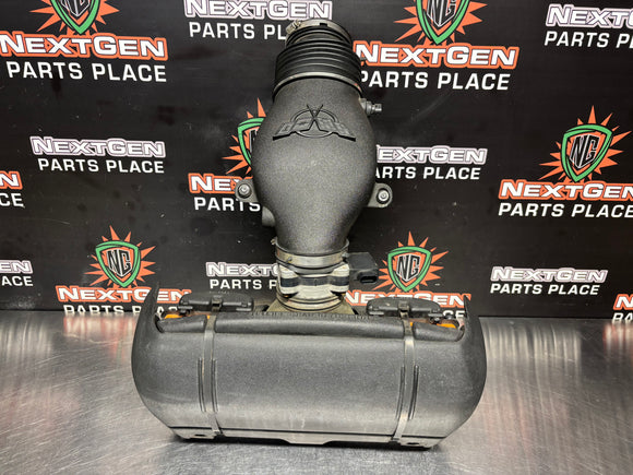 97-00 C5 CORVETTE AIR INTAKE BRIDGE AND FILTER WITH MAF OEM 25169374 #1150