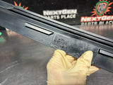 04 -06 PONTIAC GTO EXTERIOR B PILLAR WINDOW TRIM LH SIDE 92093111 OEM #1522