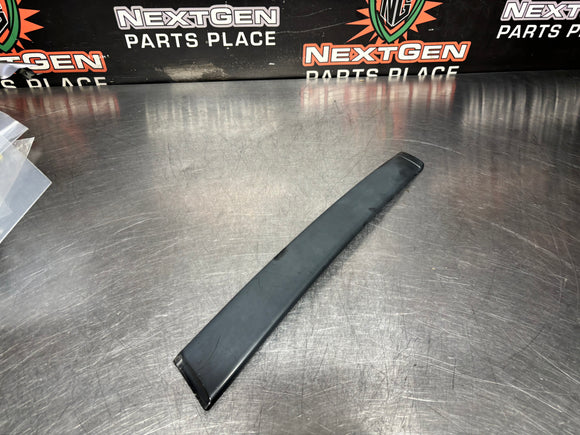 04 -06 PONTIAC GTO EXTERIOR B PILLAR WINDOW TRIM RH SIDE 92093111 OEM #1191