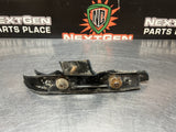05-13 C6 CORVETTE RF PASSENGER SIDE FENDER TO BUMPER BRACKET 15230685 #1110