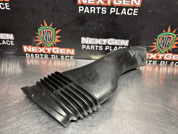 97 - 04 C5 CORVETTE RH PASSENGER SIDE FRONT BRAKE COOLING DUCT RH OEM 10295977 #1150
