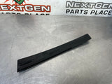 04 -06  Pontiac GTO Exterior B Pillar Window Trim LH 92093111 #560