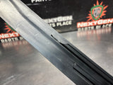 04 -06 PONTIAC GTO EXTERIOR B PILLAR WINDOW TRIM LH SIDE 92093111 OEM #1522