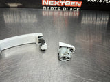 2014 CAMARO SS LEFT FRONT DRIVER EXTERIOR DOOR HANDLE WHITE OEM #1008