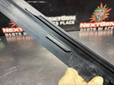 04 -06 PONTIAC GTO EXTERIOR B PILLAR WINDOW TRIM LH SIDE 92093111 OEM #1522
