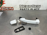 2019 CAMARO SS LH DRIVER SIDE DOOR HANDLE WHITE OEM #583