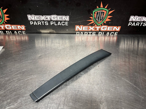 04 -06 PONTIAC GTO EXTERIOR B PILLAR WINDOW TRIM LH SIDE 92093111 OEM #1191