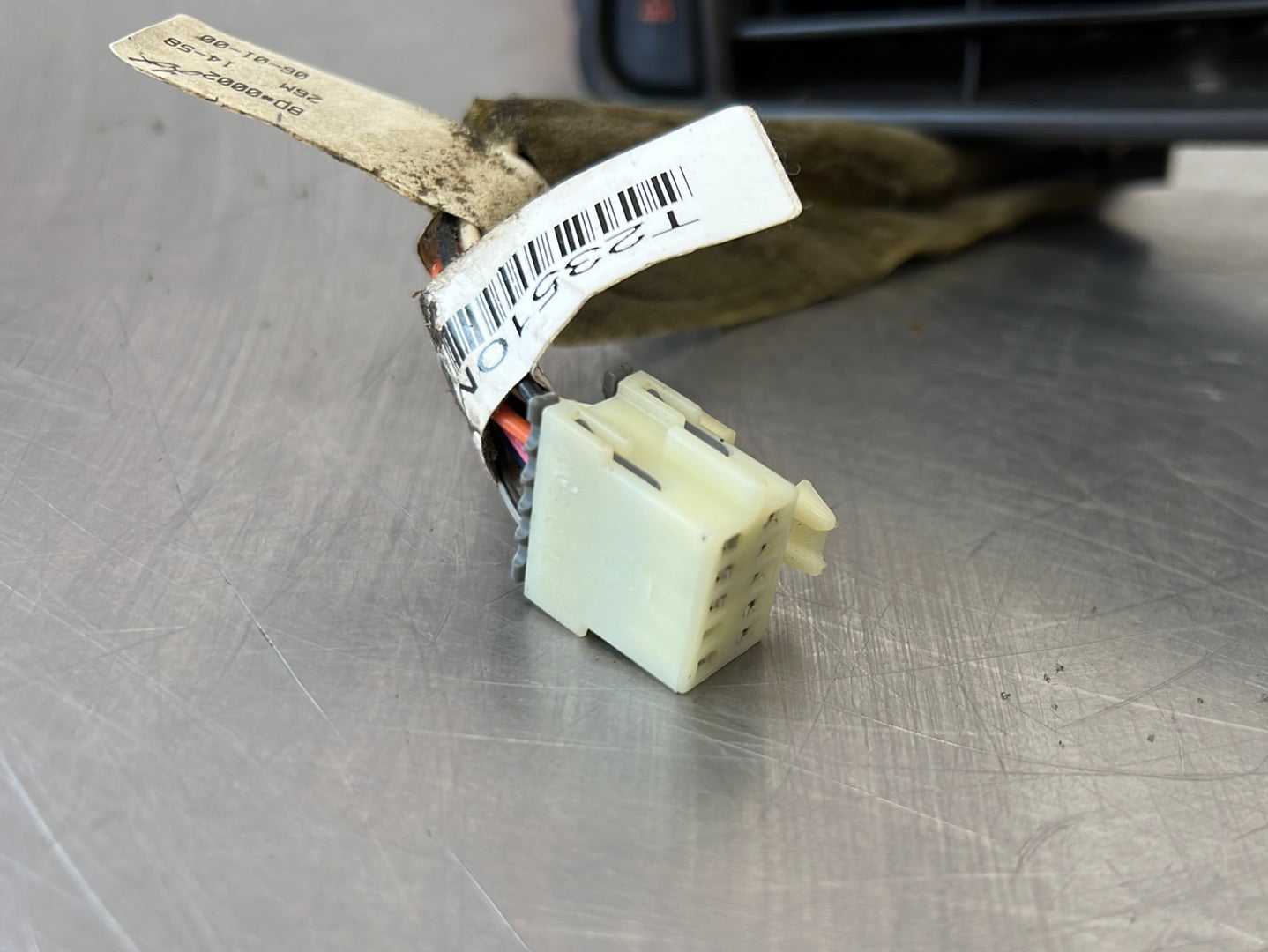 9704 C5 CORVETTE CENTER VENT WITH HAZARD SWITCH OEM 10406514 297