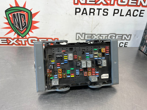 2012 GMC SEIRRA 2500HD  6.6 UNDERHOOD FUSE BOX 22798216 OEM #534