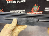 04 -06 PONTIAC GTO EXTERIOR B PILLAR WINDOW TRIM LH SIDE 92093111 OEM #1438