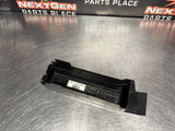 2004 PONTIAC GTO HOOD FUSE BOX COVER LID OEM 92169852 #1027