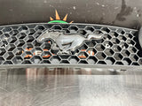 2013 FORD MUSTANG GT FRONT UPPER GRILLE WITHOUT FOG LIGHTS OEM DR33-8200-BCW 990