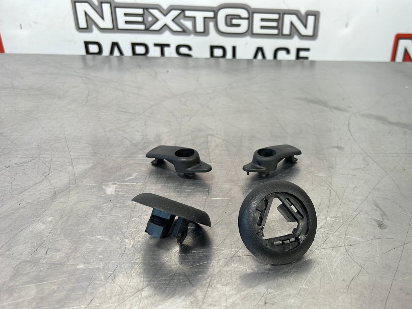 97-04 C5 CORVETTE SUN VISOR BEZEL TRIM MOUNT AND CLIP SET #VV824
