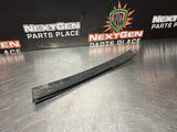 04 -06 PONTIAC GTO EXTERIOR B PILLAR WINDOW TRIM LH SIDE 92093111 OEM #901