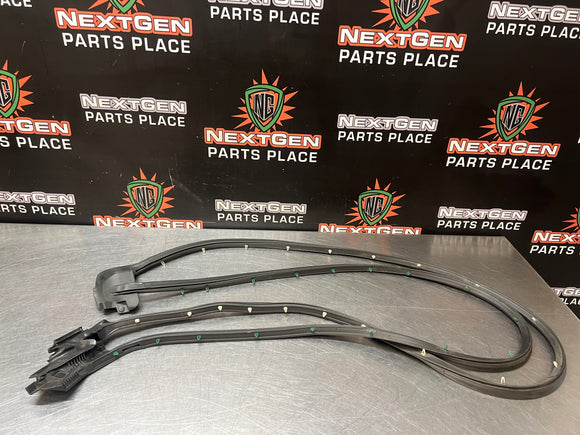 17 C7 CORVETTE Z06 RH PASSENGER SIDE DOOR WEATHER STRIP OEM #1181