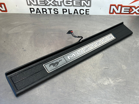 2015 FORD MUSTANG GT RH DOOR SILL TRIM FR3B-6313222-CAW OEM #401