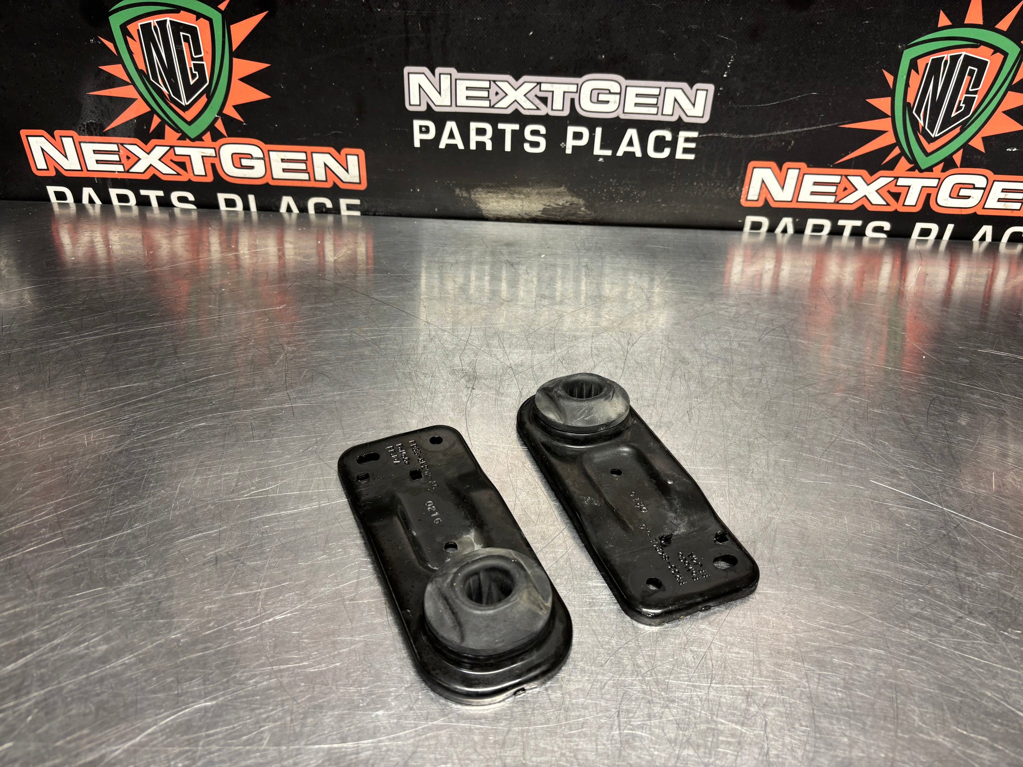 2016 FORD MUSTANG GT RADIATOR MOUNT BRACKETS (SET OF 2) FR33-8K202-AC ...