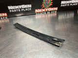 04 -06 PONTIAC GTO EXTERIOR B PILLAR WINDOW TRIM LH SIDE 92093111 OEM #1025