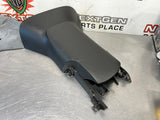 2005 C6 CORVETTE USED OEM ARM REST / CENTER CONSOLE BLACK with PAD 15884794 #562