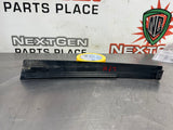 04 -06  Pontiac GTO Exterior B Pillar Window Trim LH 92093111 #547