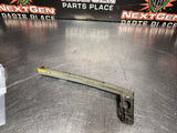 04-06 GTO FRONT LEFT BUMPER GUIDE BRACKET OEM 92048615 #1269