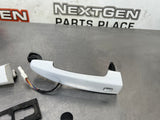 2019 CAMARO SS LH DRIVER SIDE DOOR HANDLE WHITE OEM #583