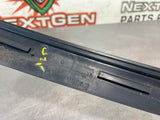 04 -06  PONTIAC GTO EXTERIOR B PiILLAR WINDOW TRIM RH 92093112 #693