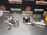 2007 C6 CORVETTE OEM FRONT SEAT BELTS DRIVER / PASSENGER LIGHT GREY #998