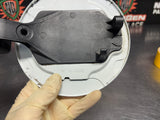 08 - 09 PONTIAC G8 GT FUEL DOOR GAS CAP COVER LID ASSEMBLY WHITE 92213014 #1423
