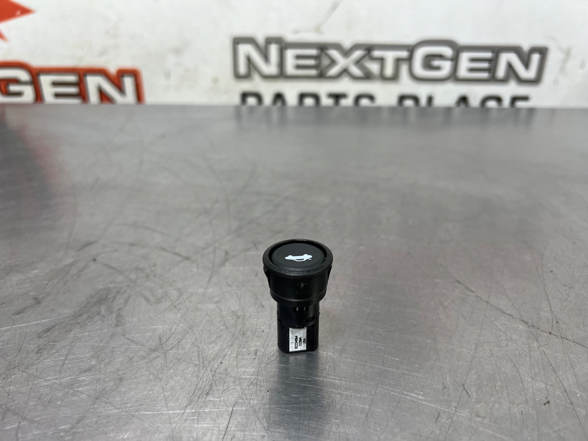 10-15 CAMARO TRUNK RELEASE BUTTON 92224594 OEM #624 – NextGenPartsPlace