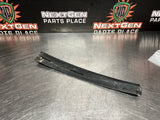 04 -06 PONTIAC GTO EXTERIOR B PILLAR WINDOW TRIM RH SIDE 92093112 OEM #901