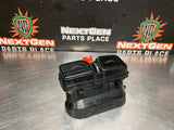 04 - 06 PONTIAC GTO CENTER DASH AC VENT HAZARD LIGHT OEM 92084219 #1025