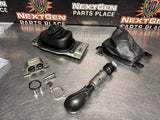2015 CAMARO SS SHIFTER ASSEMBLY WITH BOOT/ KNOB WHITE STICHING OEM #1450