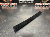 04 -06 PONTIAC GTO EXTERIOR B PILLAR WINDOW TRIM LH SIDE 92093111 OEM #1522