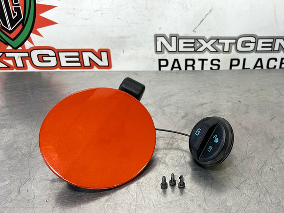 08 - 09 PONTIAC G8 GT FUEL DOOR GAS CAP COVER LID ASSEMBLY IGNITION ORANGE OEM 92213014 #397