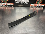 04 -06 PONTIAC GTO EXTERIOR B PILLAR WINDOW TRIM LH SIDE 92093111 OEM #1027