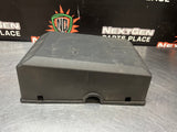 2011 GMC SIERRA K2500 FUSE BOX LID 25815385 OEM #1090